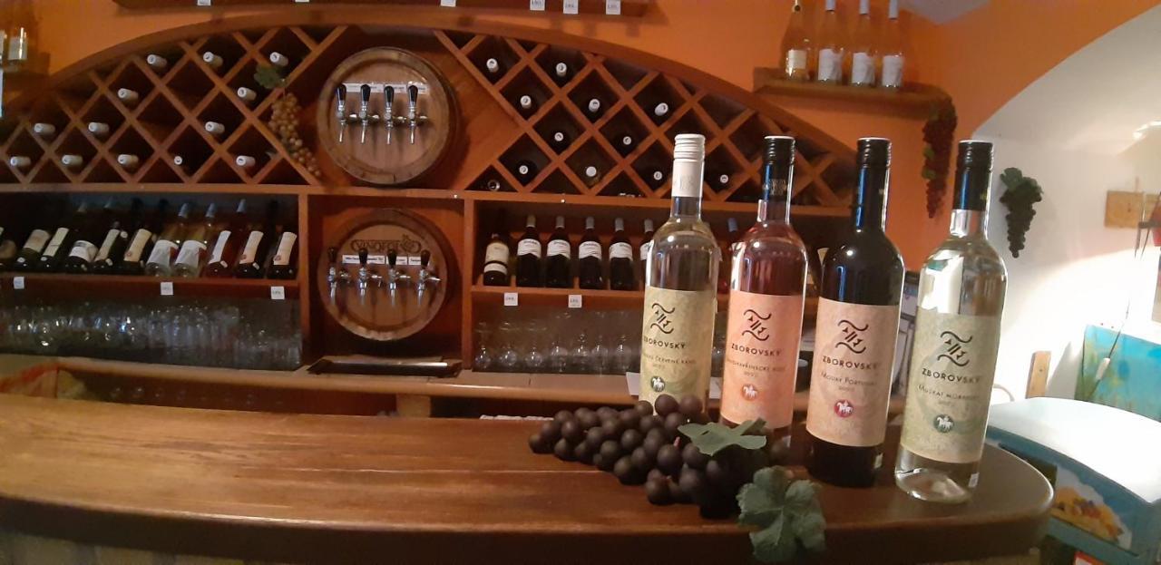 Penzion A Vinoteka Hrozen Kromeriz Bagian luar foto