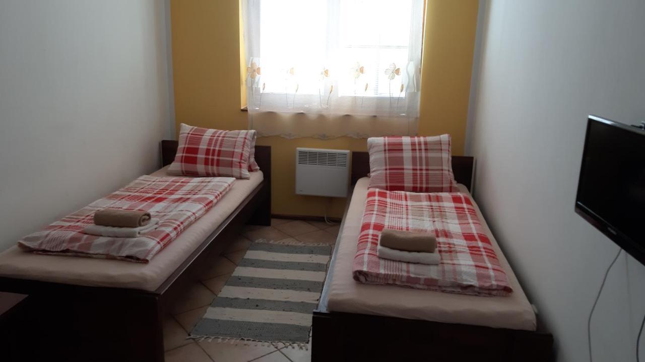 Penzion A Vinoteka Hrozen Kromeriz Bagian luar foto