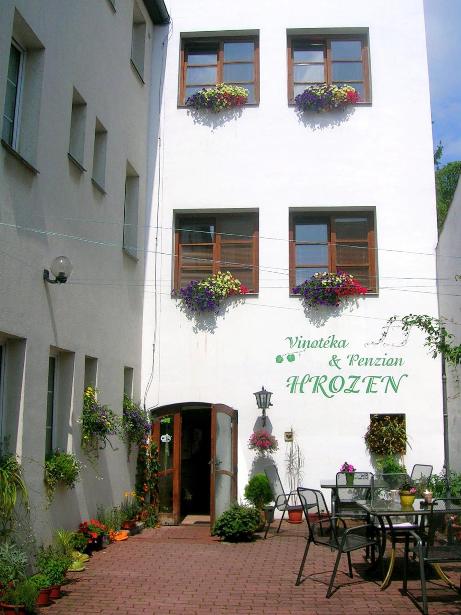 Penzion A Vinoteka Hrozen Kromeriz Bagian luar foto