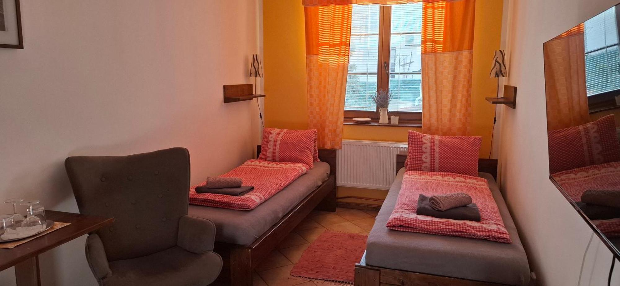 Penzion A Vinoteka Hrozen Kromeriz Bagian luar foto
