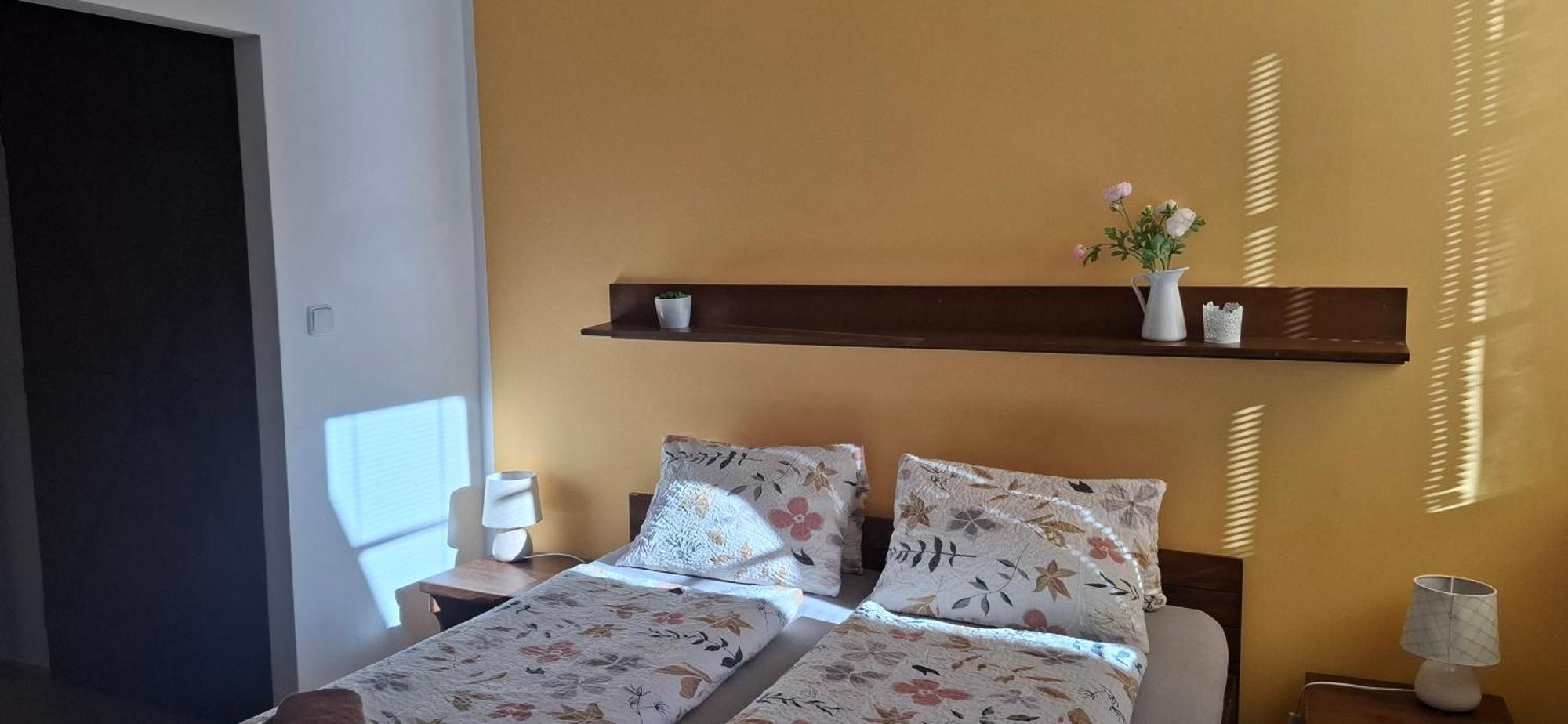 Penzion A Vinoteka Hrozen Kromeriz Bagian luar foto